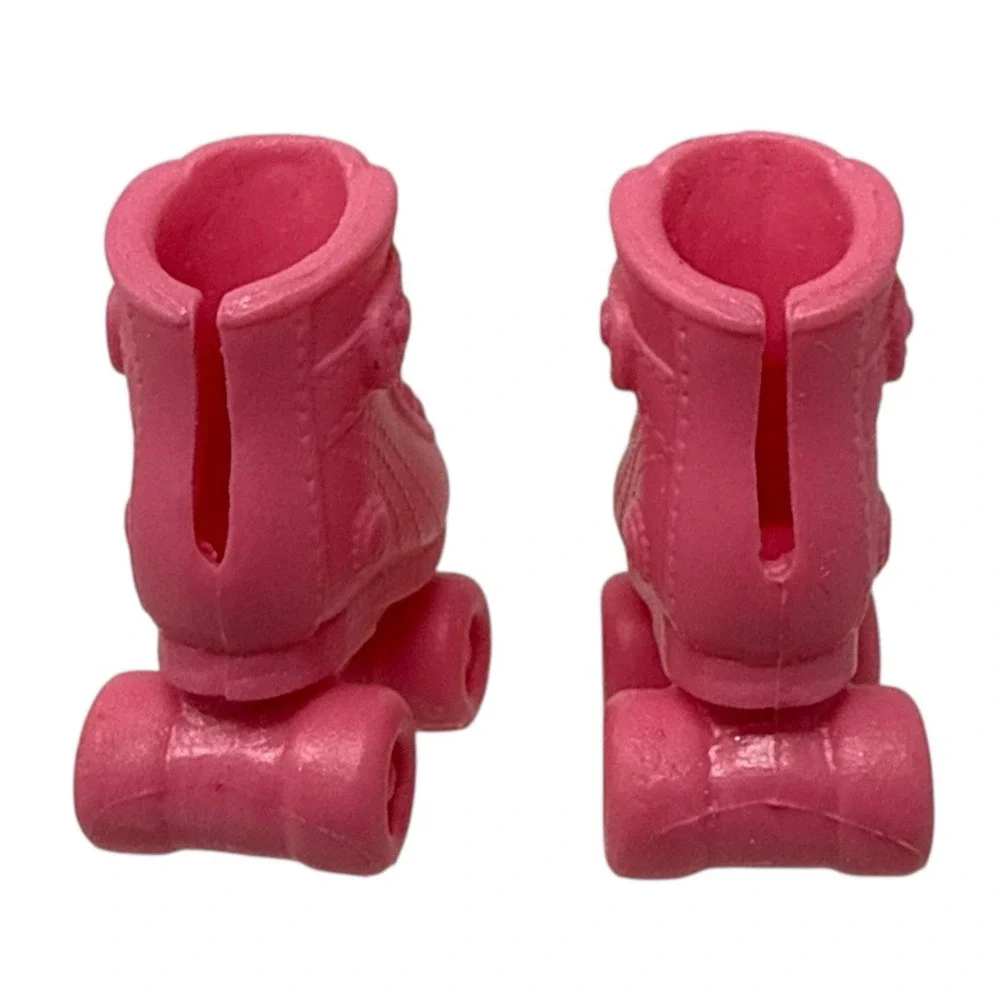 Barbie Little Sister Chelsea Doll Pink‎ Roller Skates Shoes Clothes Accessory